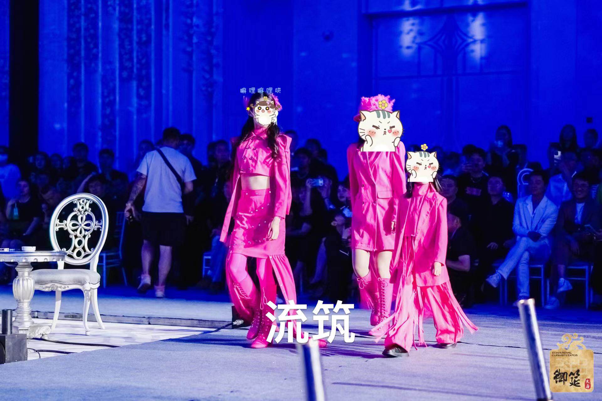 出租出售新款模特走秀女童战队服多巴胺追风少年枚粉色西服套装