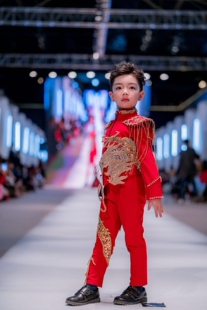 出租出售奢华男童西服大红色礼服表演服龙华服原创走秀演出服