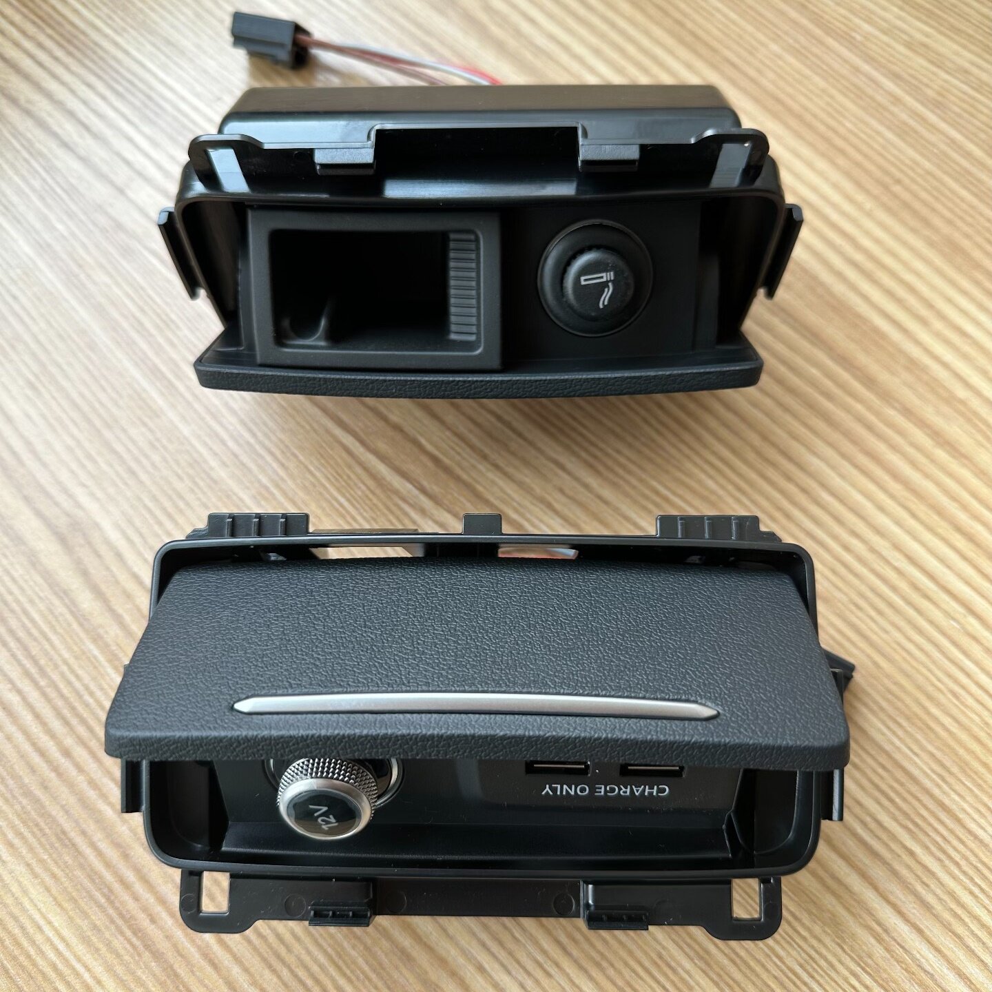适用奥迪A4L原厂后排烟灰缸 点烟器总成 USB电源插口 后排点烟器图片