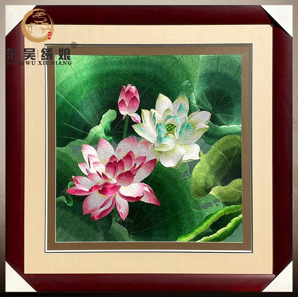 苏州非遗手工现代风格苏绣刺绣清雅荷花壁画客厅沙发电视背景装饰图片