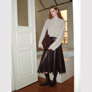 A字皮革pu半身裙 灵动流苏球点缀利落剪裁大摆量 TOP家 优雅轮廓