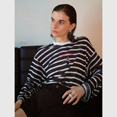 松弛假日 法式 复古休闲时髦蓝白条纹 TOP家 圆领绣花长袖 宽松T恤