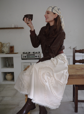 TOP家 优雅轮廓 法式复古重工刺绣 螺旋卷缝纯棉水洗毛边半身裙