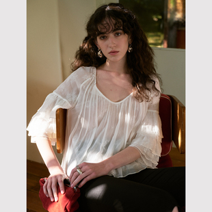 v领蕾丝拼接仙气感微透蛋糕袖 TOP家 浪漫复古 法式 上衣 轻盈飘逸