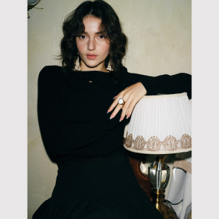 显瘦船领荃羊毛套头针织衫 浪漫复古爱心镂空绣花 法式 TOP家