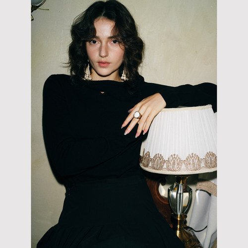 TOP家 法式浪漫复古爱心镂空绣花 显瘦船领荃羊毛套头针织衫