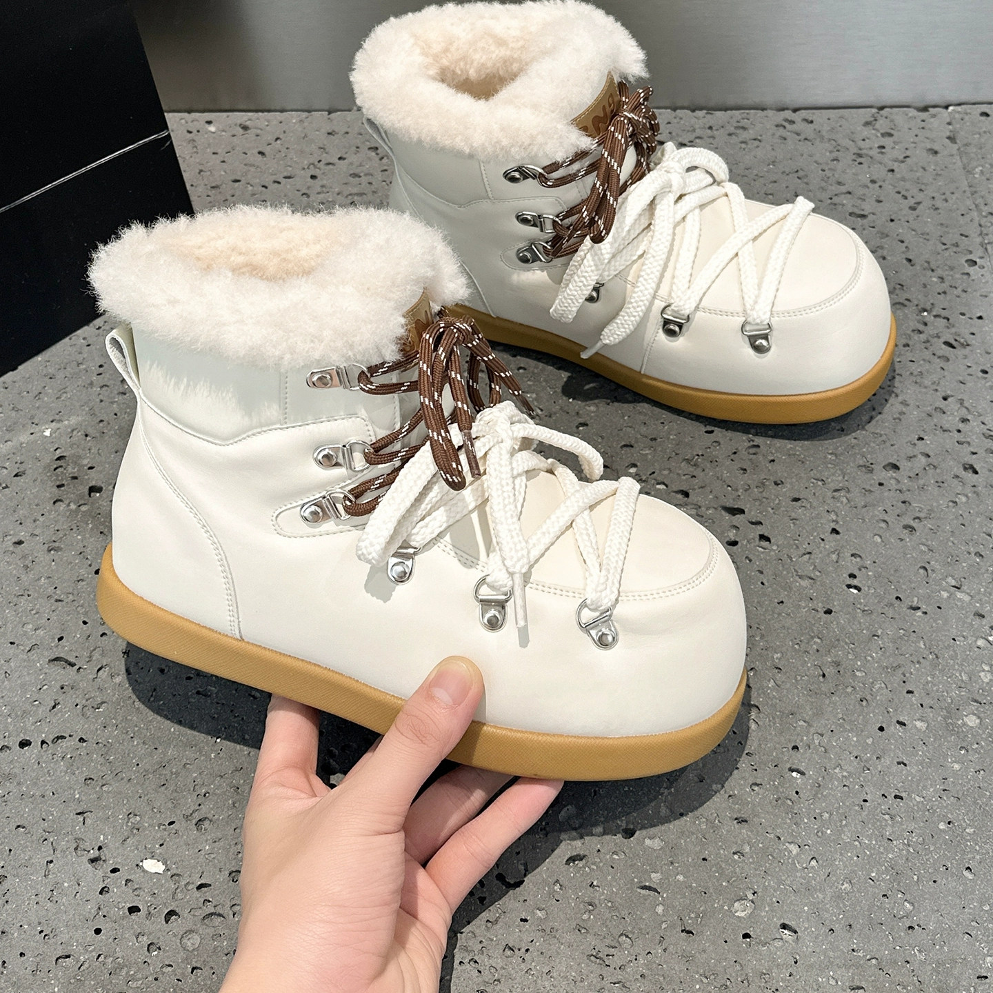 明星真皮白色雪地靴女2025新款系带短靴冬季加绒加厚防水保暖棉鞋
