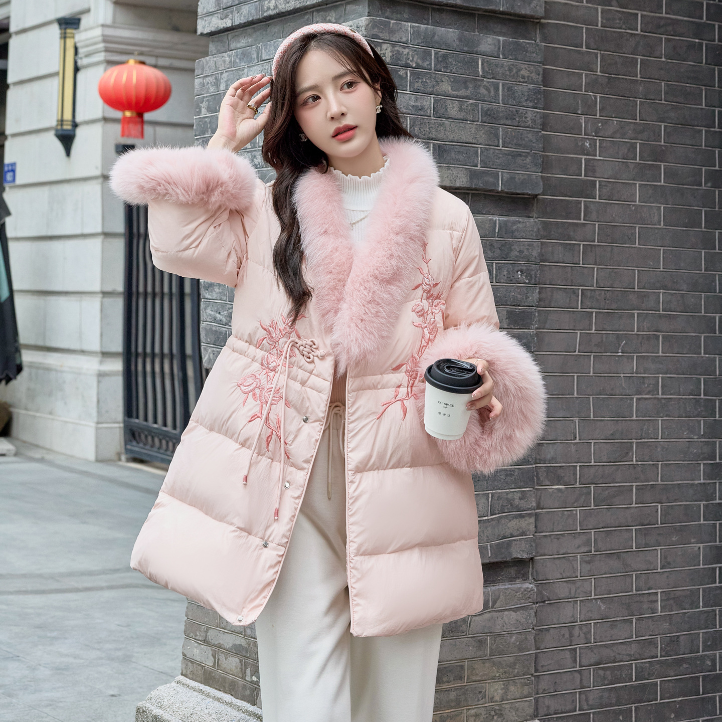 2025冬季刺绣轻薄新中式盘扣羽绒服狐狸真毛领羽绒服外套Y255505