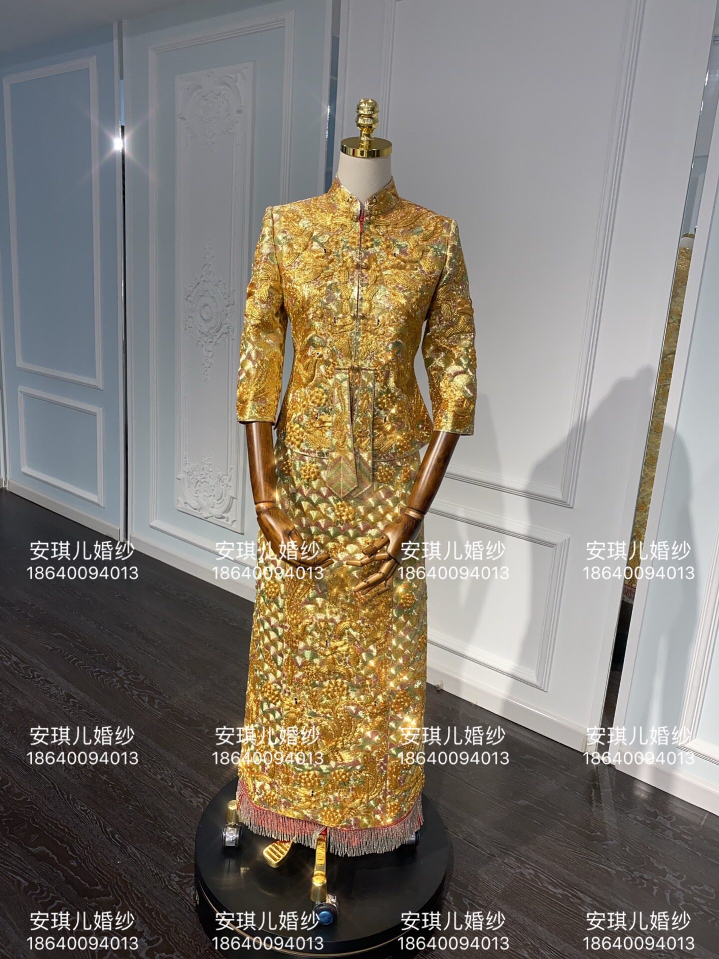 沈阳安琪儿婚纱手工刺绣直筒褂皇 黄金甲褂皇 金色手工刺绣秀禾服