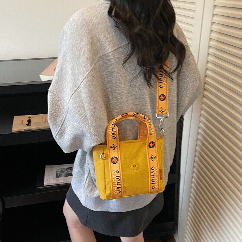 小众设计轻便百搭小方包女2026新款尼龙布手提包通勤单肩斜挎包