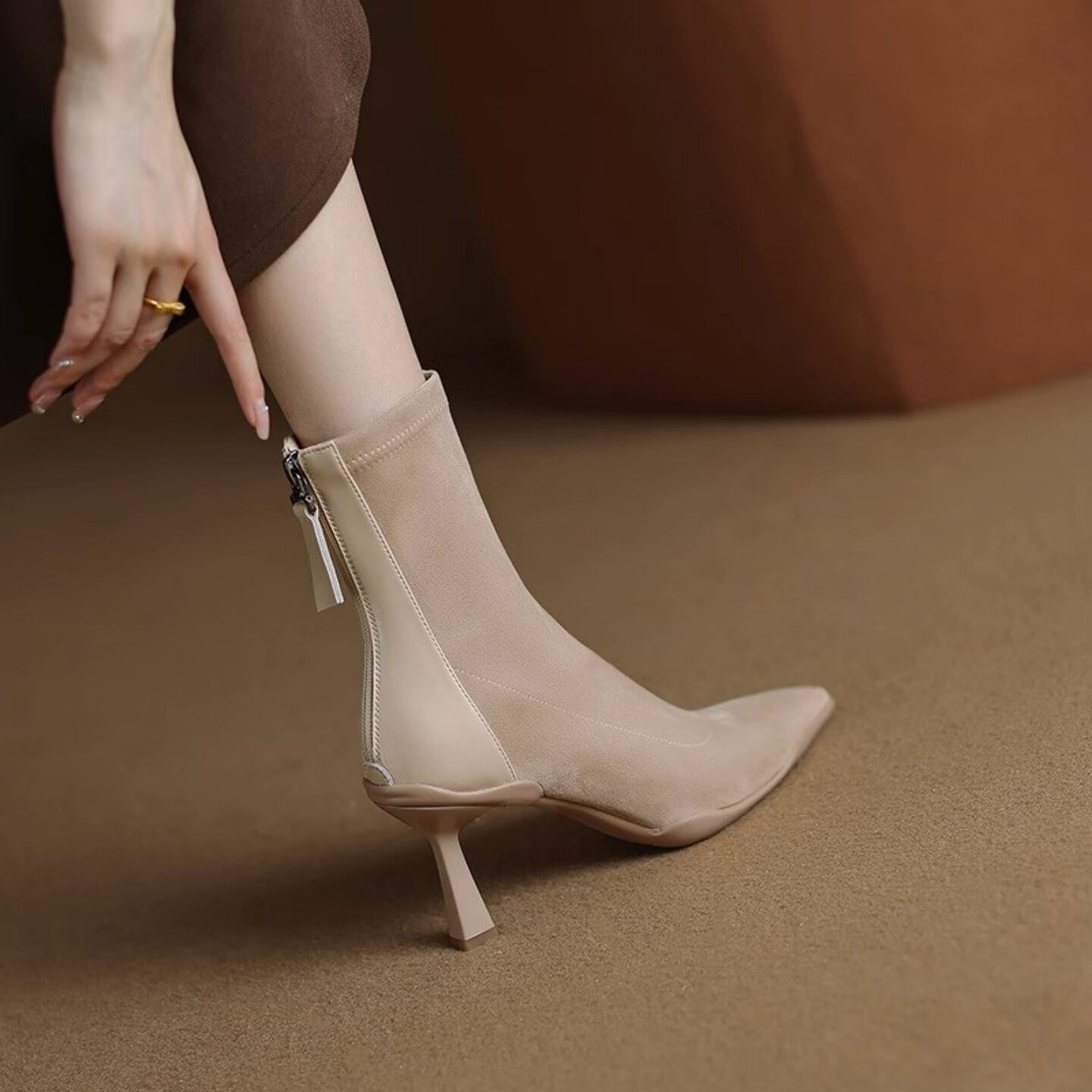 法式绒面细跟高跟鞋女2025新款春秋尖头裸色弹力瘦瘦靴气质短靴子