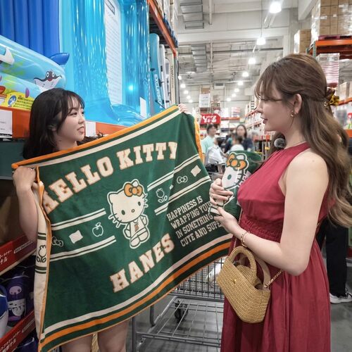 日本 Hello Kitty三丽鸥Hanes &Sanrio卡通人物联名全绵沙滩巾