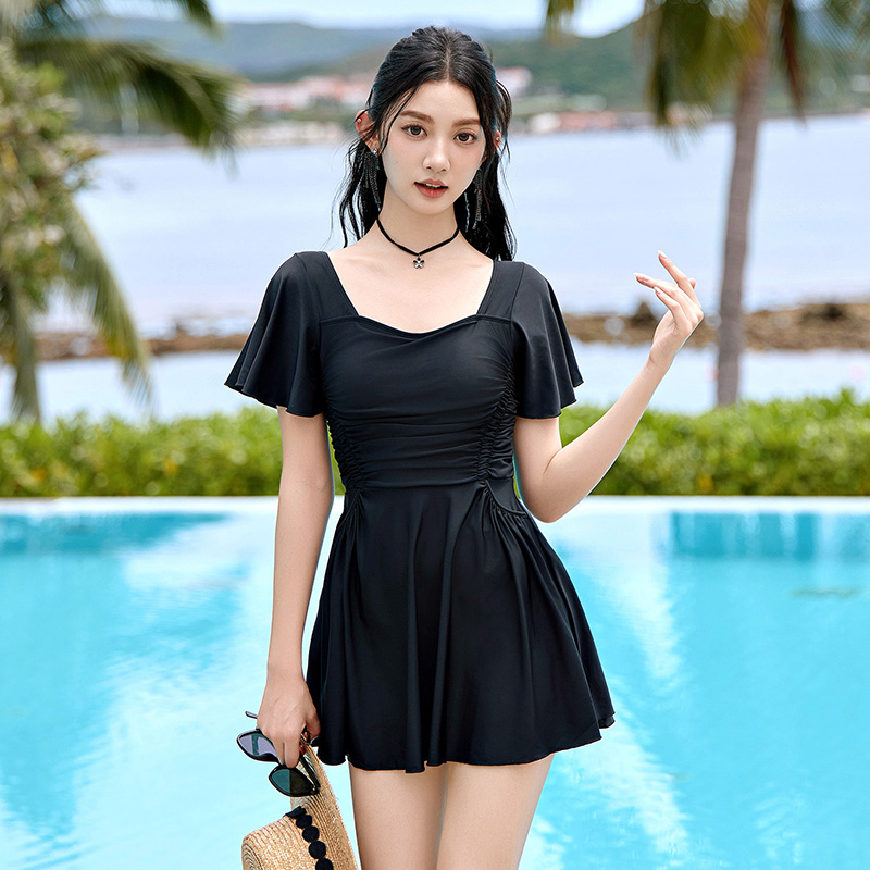 连衣裙式泳衣女夏2025新款网红风黑色显瘦保守大码胖mm遮肉连体款