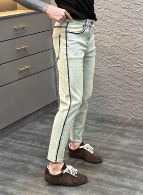 设计款条纹印花牛仔裤男修身小脚2025春夏季新款复古浅蓝色九分裤