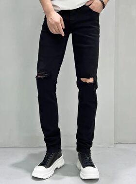 高端黑色牛仔裤男破洞2024夏季新款弹力修身小脚百搭时尚休闲裤子