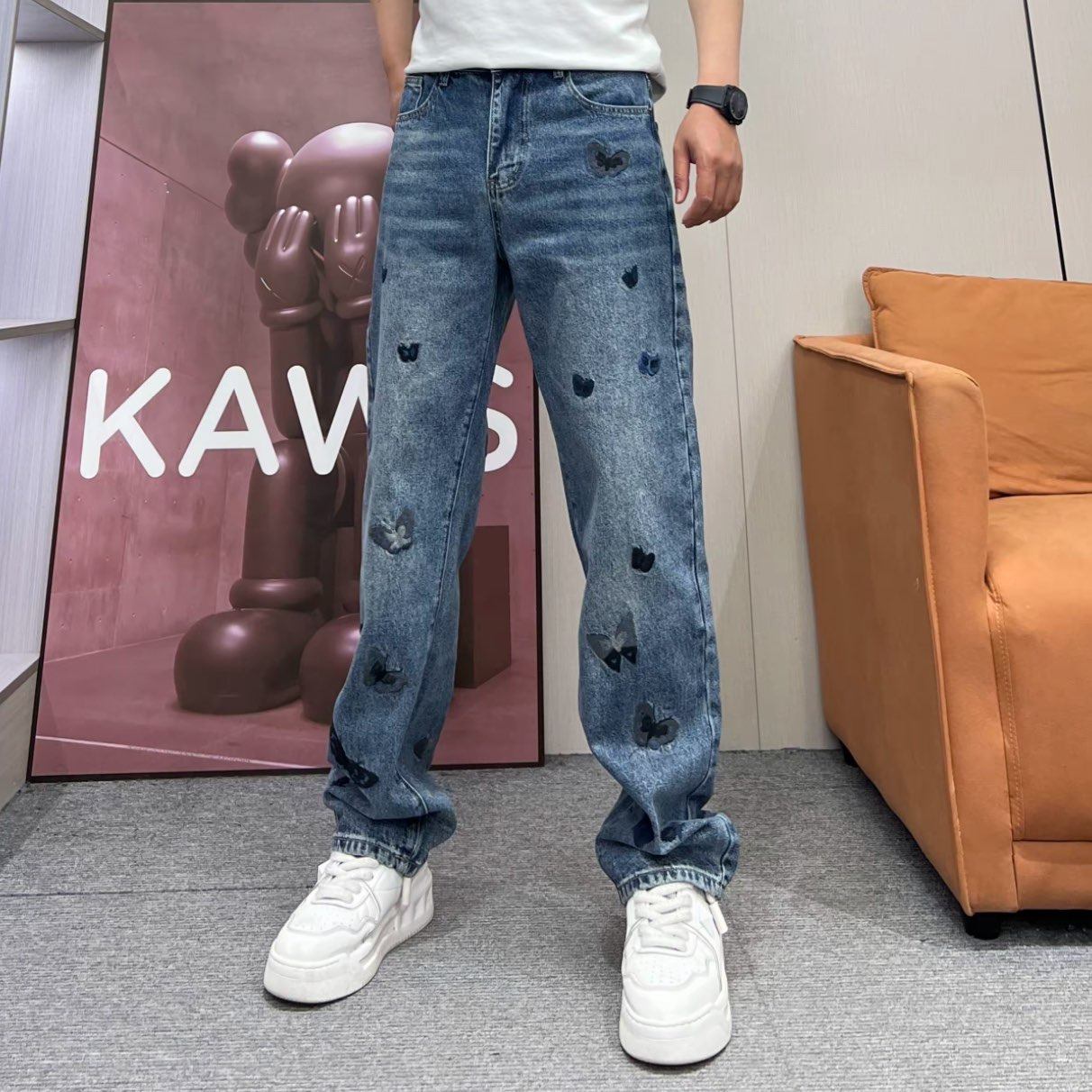 高级感蝴蝶刺绣牛仔裤男水洗复古宽松直筒裤潮牌时尚显瘦休闲裤子