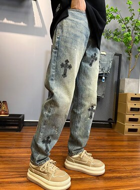 高街时尚十字架印花牛仔裤男宽松直筒秋冬季个性重工水洗复古长裤