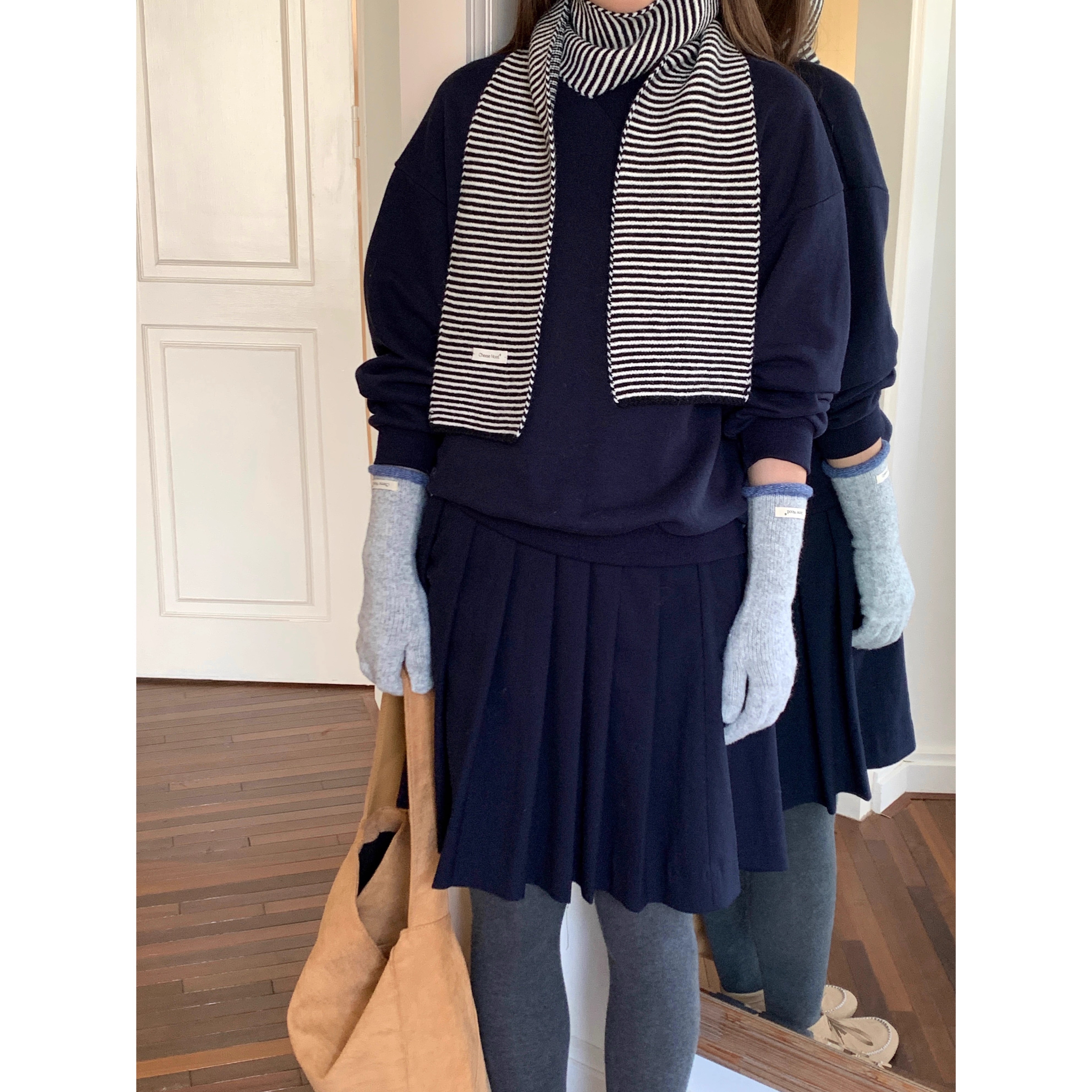 定制款冬日基础搭配温暖条纹围巾