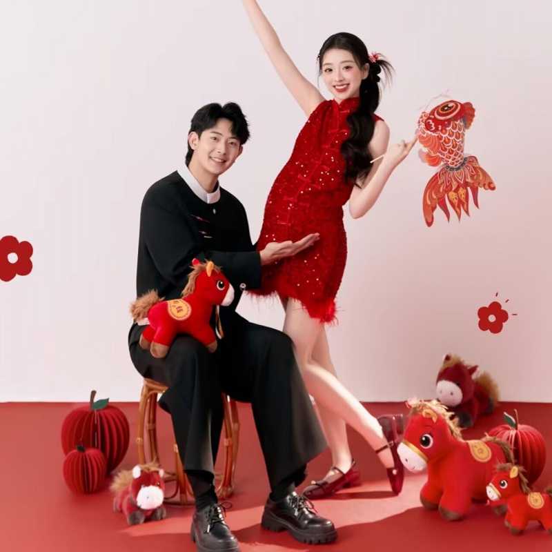 影楼孕妇新年国潮亮片旗袍写真