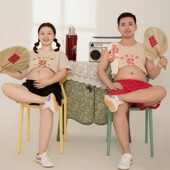国潮宝妈宝爸在家拍写真服装 影楼孕妇拍照情侣服主题时尚 复古个性