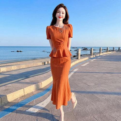 2026夏季新款女法式高级感修身收腰显瘦精致气质鱼尾连衣裙D8795