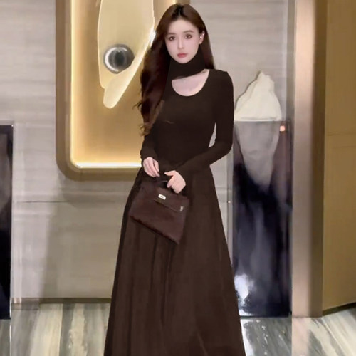 有里布气质长袖轻奢显瘦长裙2026春季新款轻奢设计师连衣裙D0185