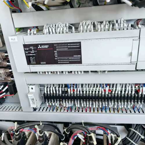 议价三菱PLC FX5U-80MT，原装拆机，功能完好。外观成色可维修