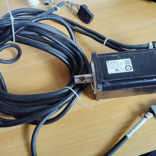 议价YASKAWA 安川伺服马达 SGMAV-06ADA21二可维修