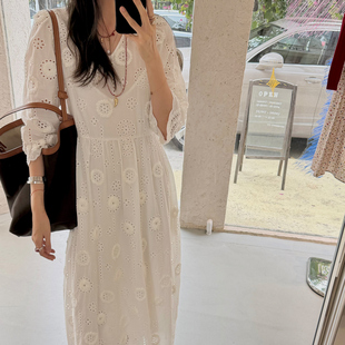 《Hedge》设计感优雅城市通勤淑女V领镂空立体花长袖中长款连衣裙