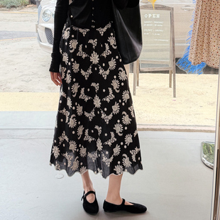 《endless》宽松型日常通勤复古花朵印花刺绣工艺松紧腰半裙A字裙