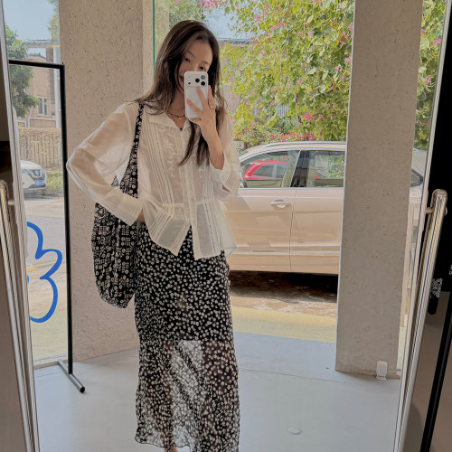 设计师原创镂空花边拼接小衫