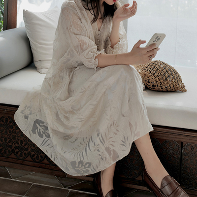 设计师原创轻薄剪花宽松连衣裙