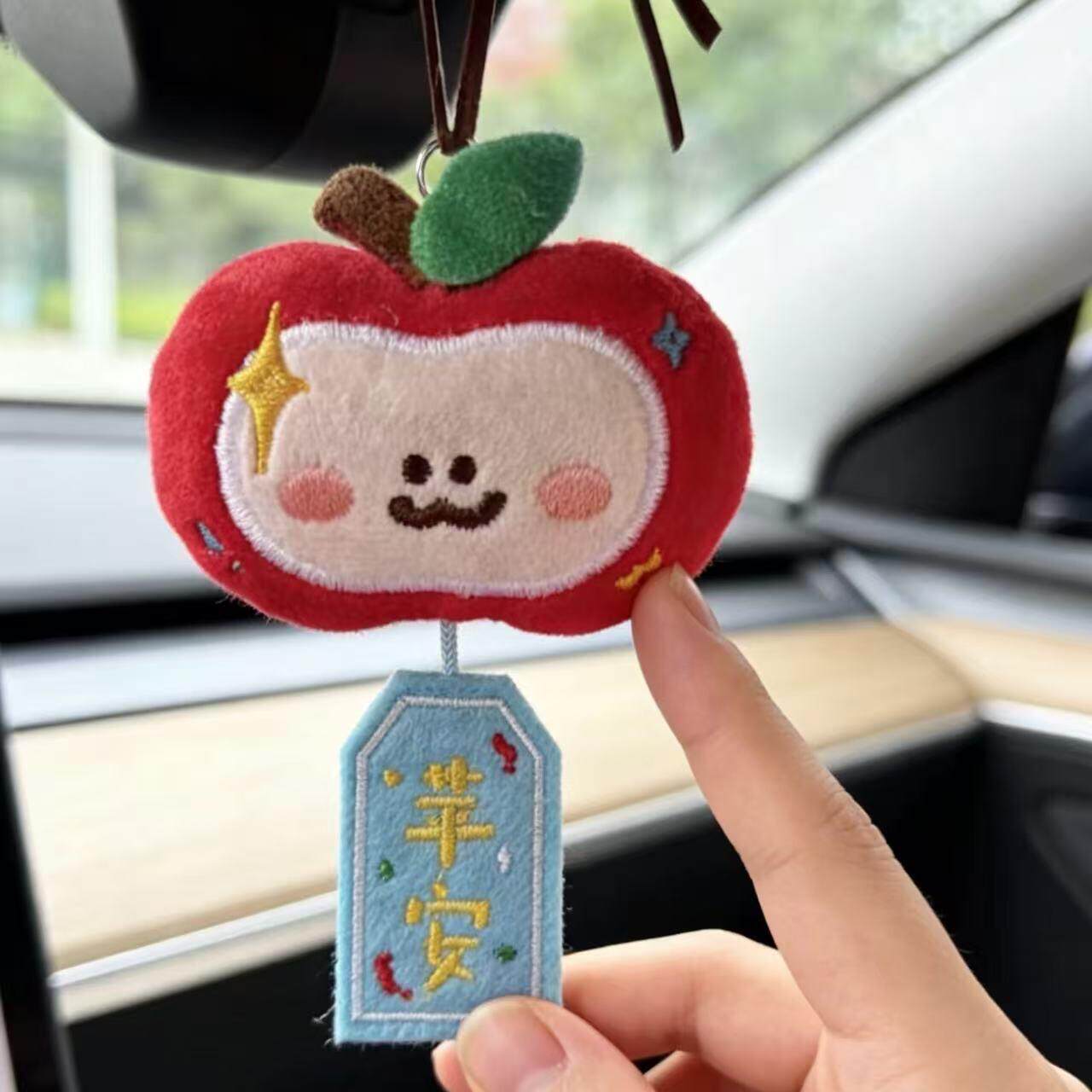 可爱苹果公仔车载装饰小挂件毛绒少女心保平安汽车挂饰新车装饰