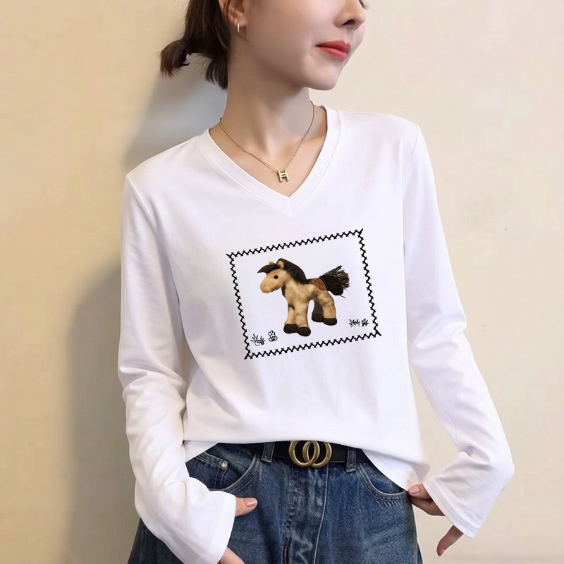 长袖T恤女休闲内搭打底衫春秋新款显瘦百搭韩版减龄印花纯棉上衣