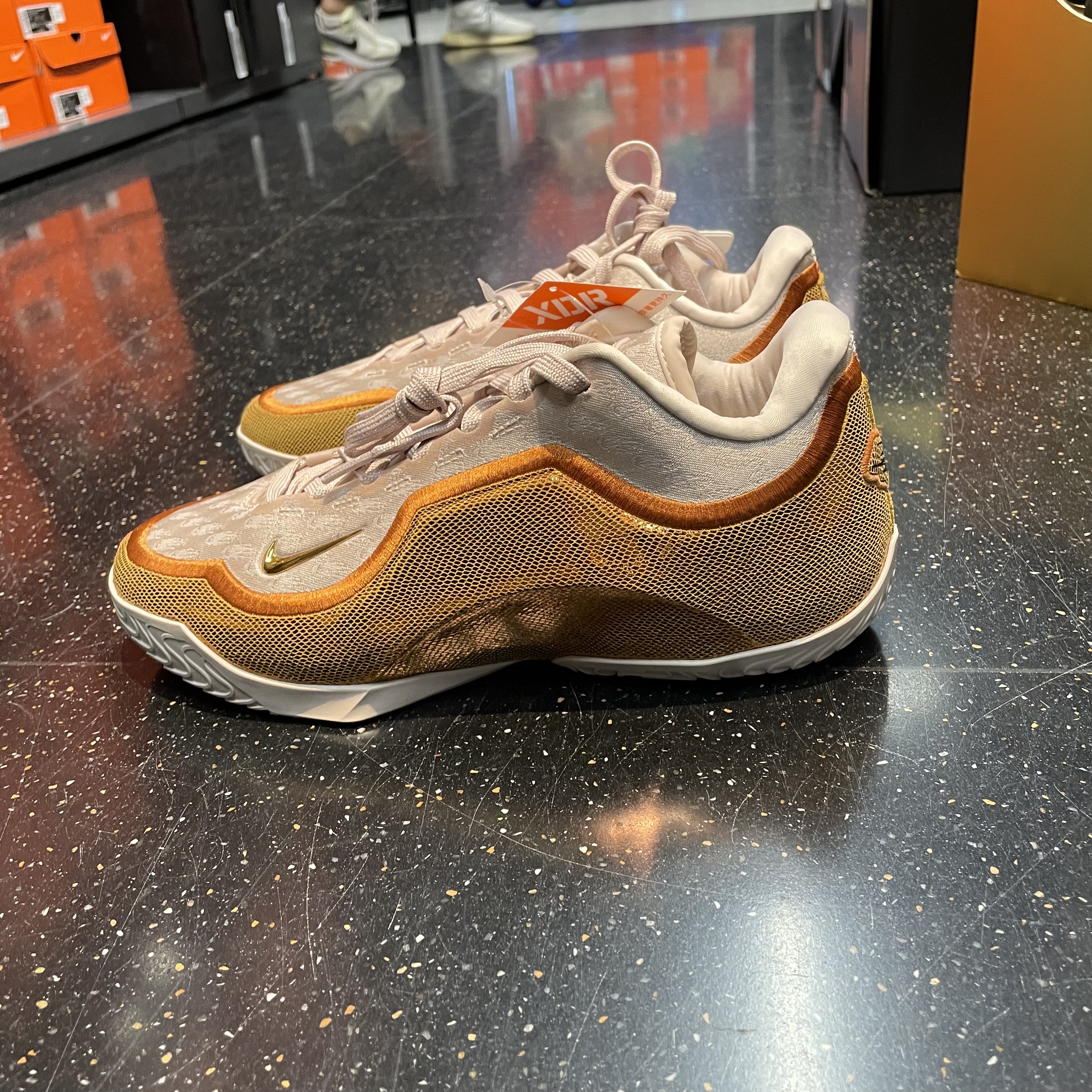雪宁奥莱正品代购，耐克Lebron 男子低帮实战篮球鞋IH1514/IF0693