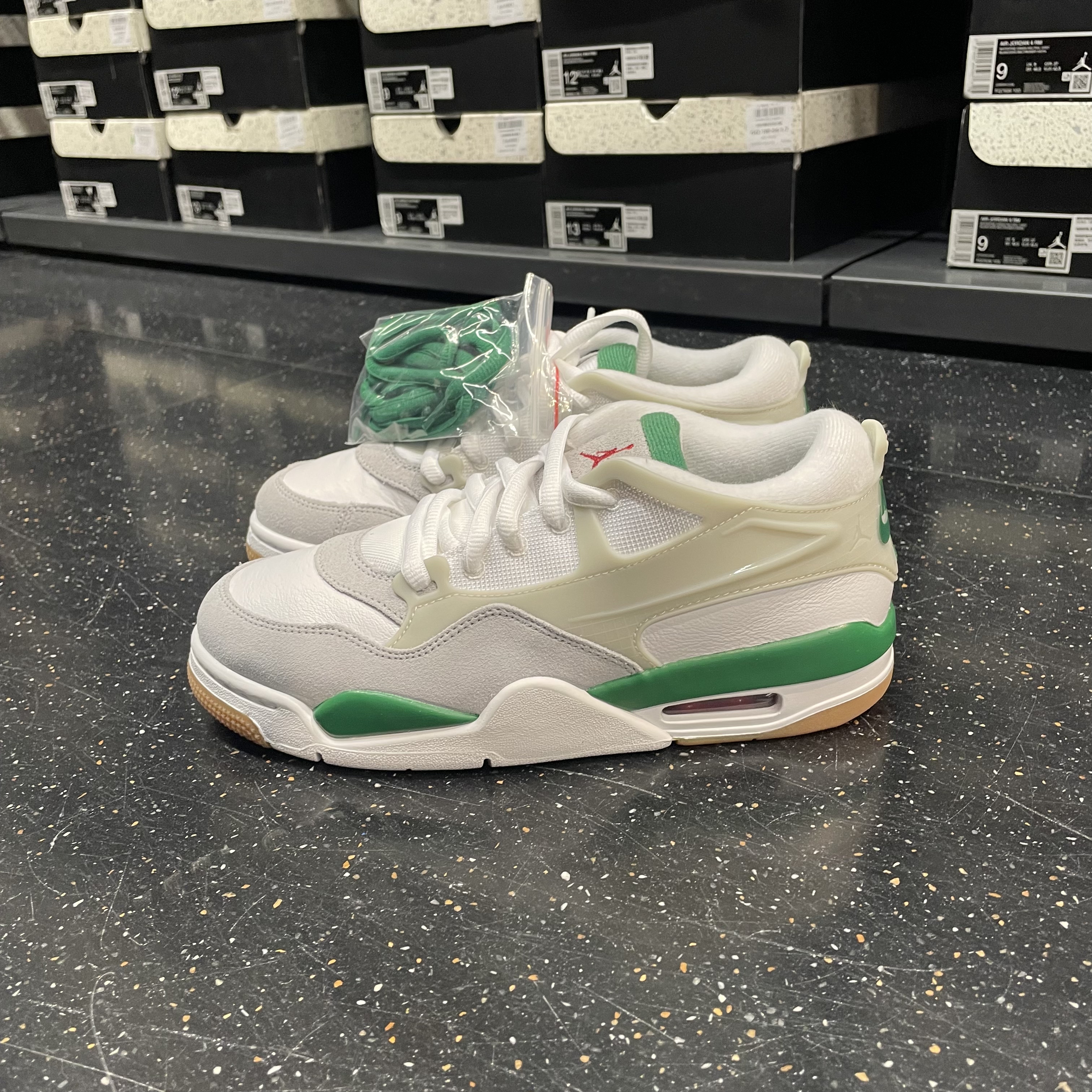 雪宁奥莱正品代购，耐克男子气垫缓震经典拼接篮球鞋FQ7939-103