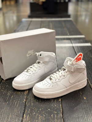 耐克Air Force 1空军一号纯白中帮板鞋CW2289-111断码41半盒/10