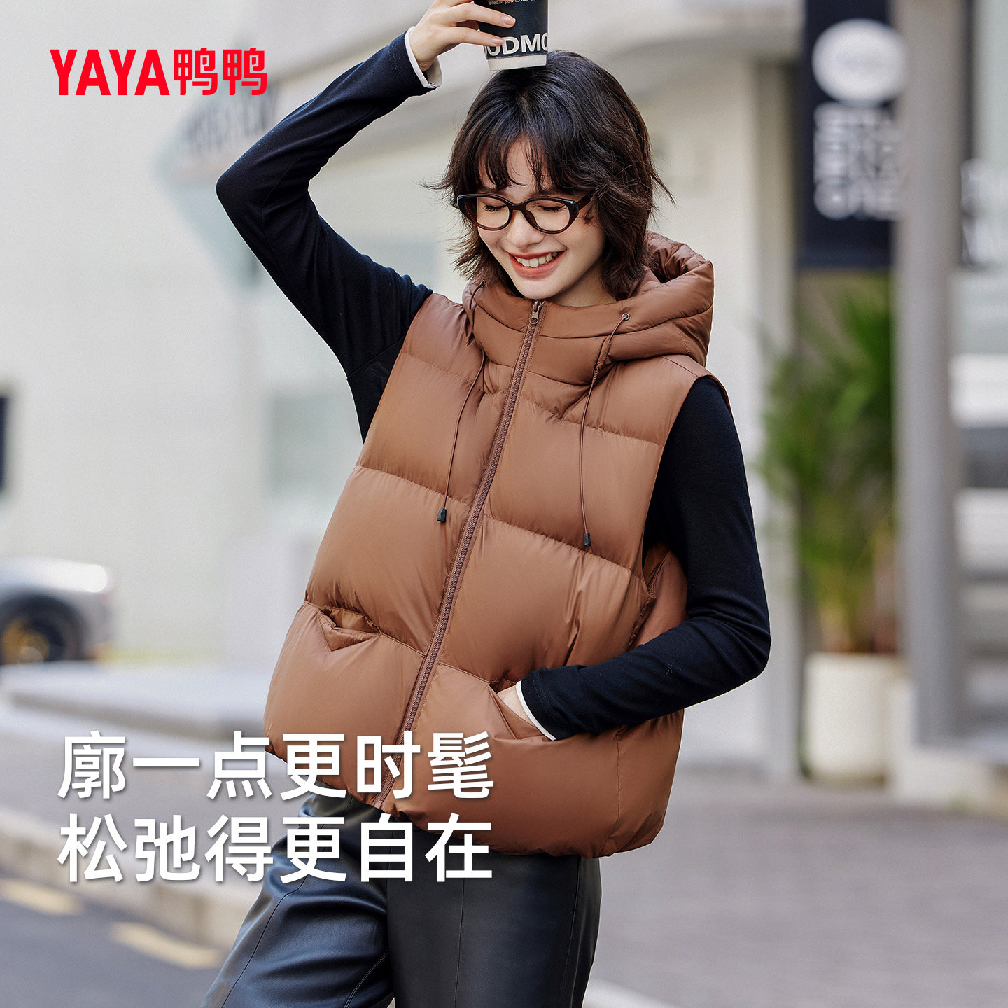 鸭鸭加厚连帽短款羽绒马甲女秋冬
