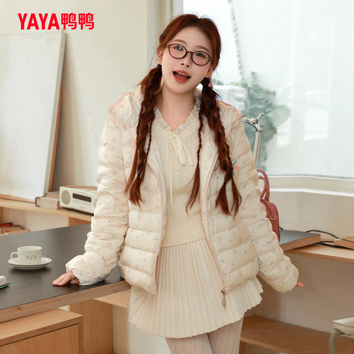 鸭鸭短款羽绒服女连帽保暖