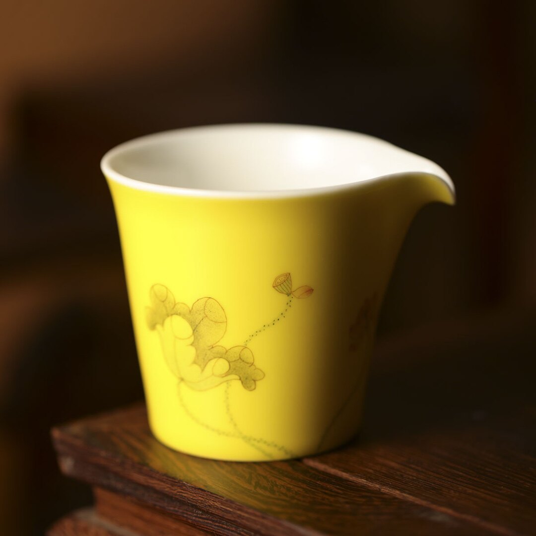 自慢堂 -圆柱茶盅鹅黄釉中彩荷花-手工陶瓷