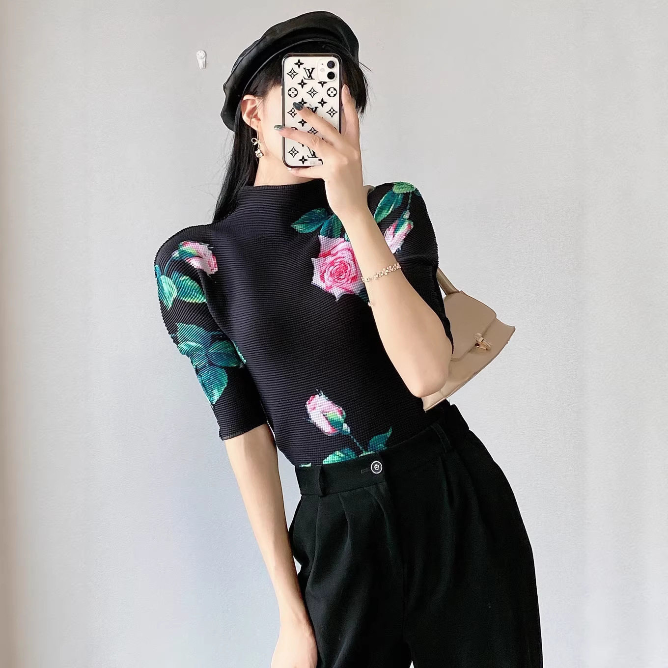 三宅风玫瑰印花 T 恤女压褶半高领中袖小衫别致碎花漂亮百搭上衣
