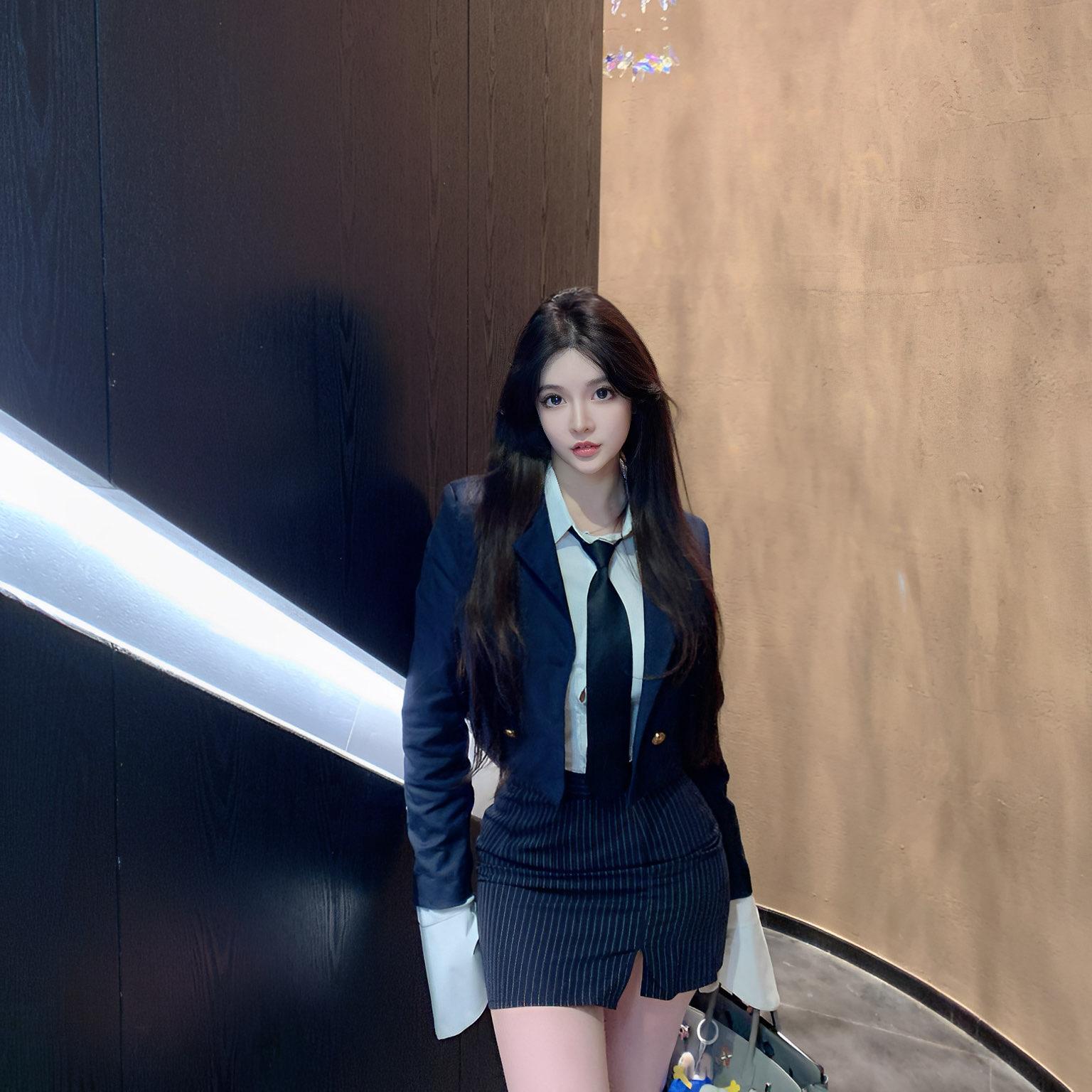 Nane南一自制款 退可守进可攻花漾少女学院风西装外套+条纹半身裙