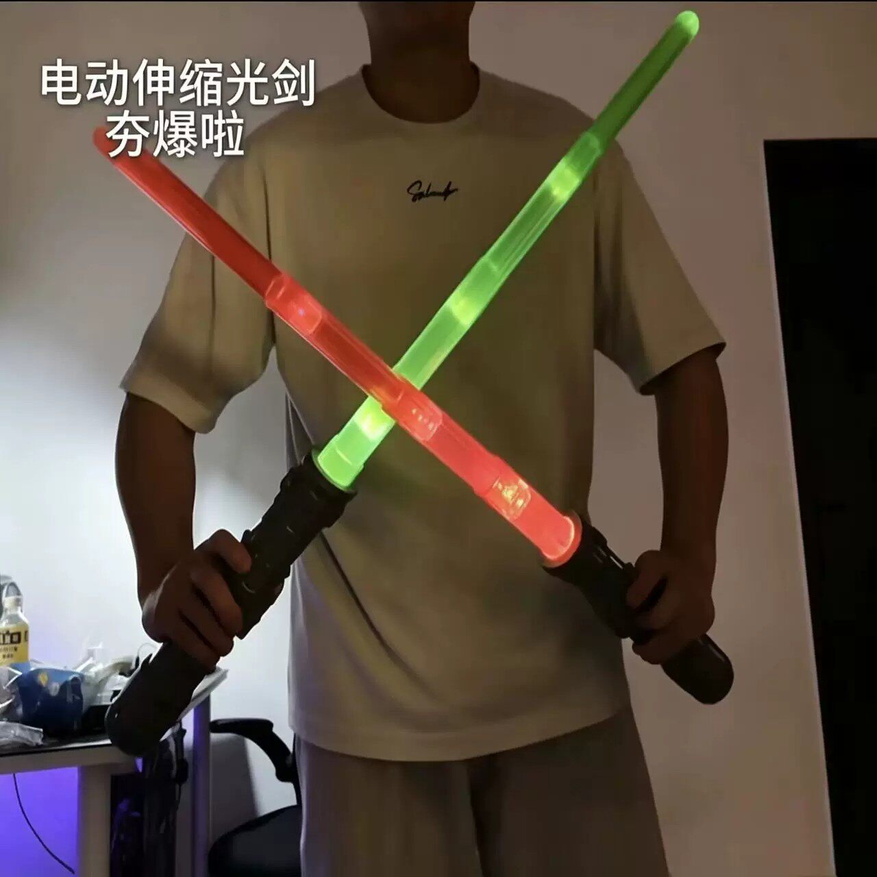电动伸缩光剑儿童玩具星球大战激光剑炫酷发光闪光棒创意生日礼物