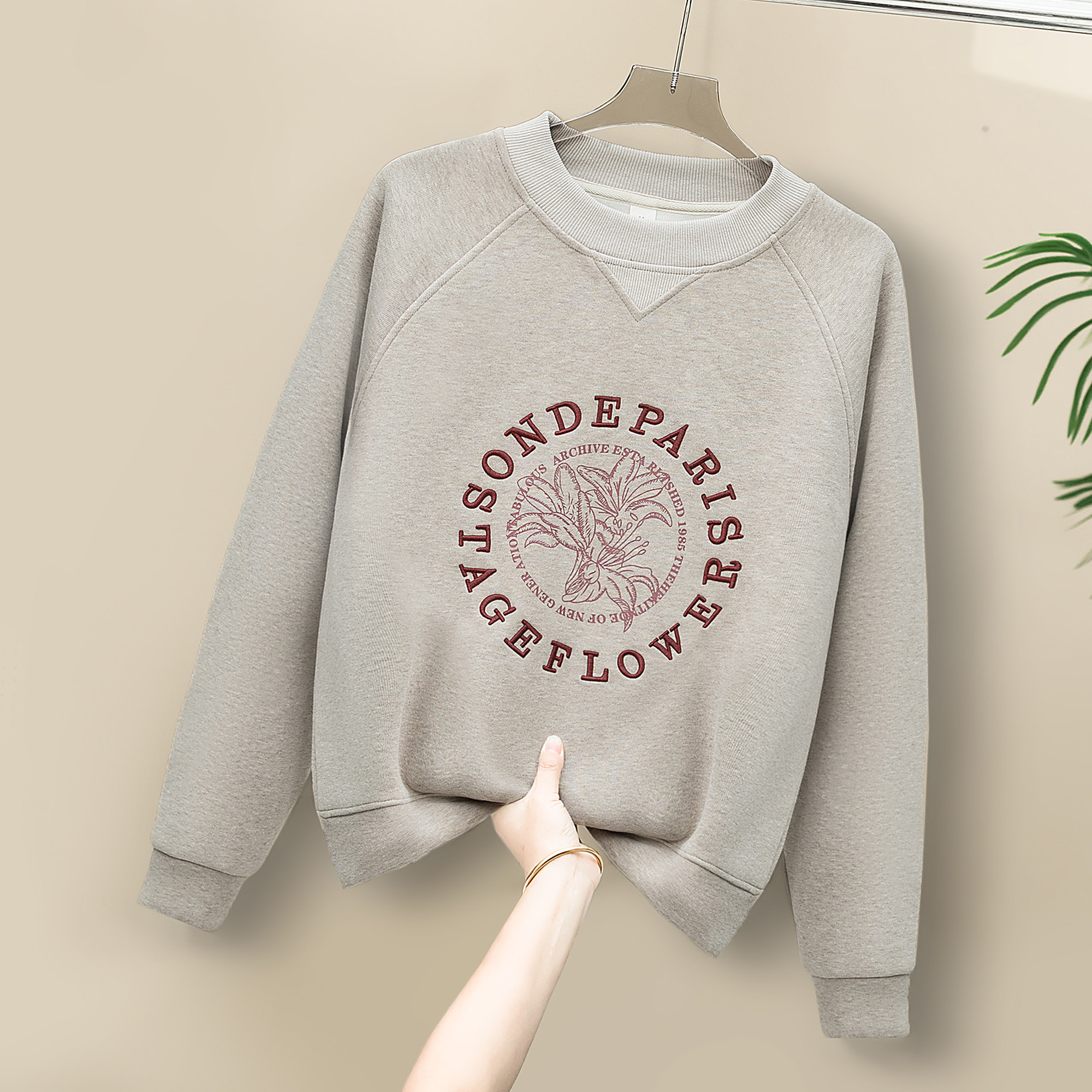 卫衣女春秋2026新款宽松圆领字母印花保暖打底衫长袖加绒加厚上衣