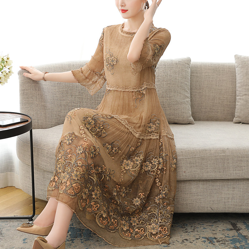 2022年夏季新款刺绣真丝桑蚕丝奢华大牌裙子女夏天高端气质连衣裙