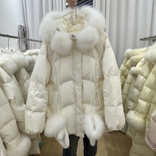 韩系短款狐狸毛连帽羽绒服2025女保暖冬季百搭白鸭绒手套减龄可爱