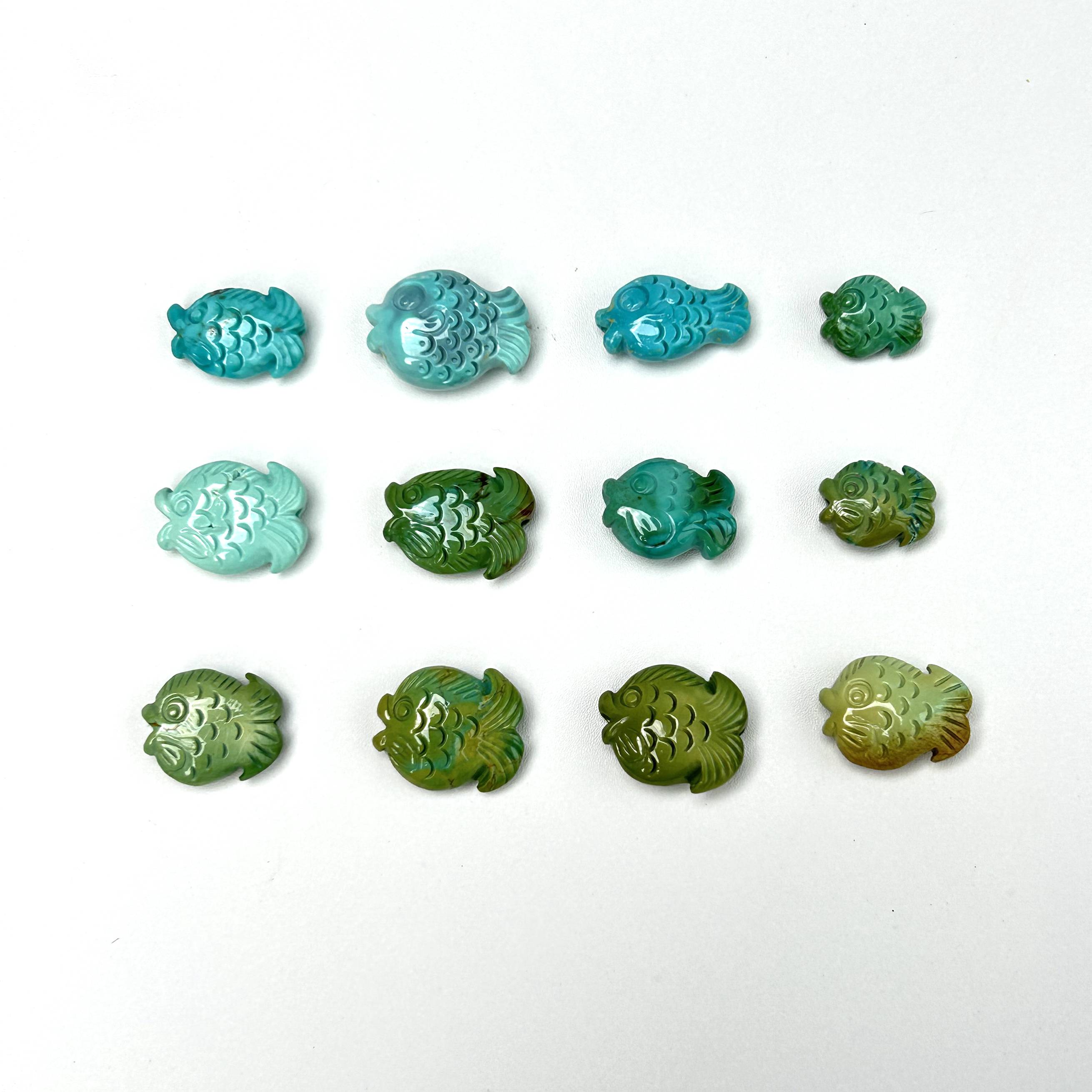 湖北原矿绿松石小鱼儿小雕件 天然高瓷蓝无优化背云天地孔精雕刻