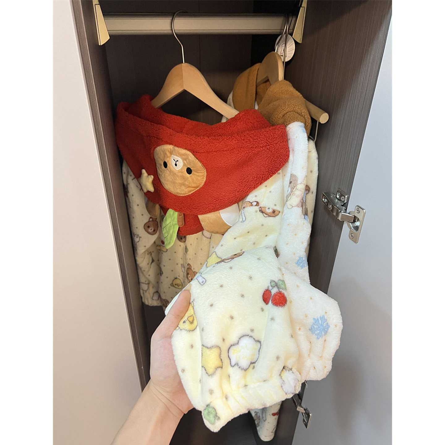 可爱加厚法兰绒宅萌感轻松熊连帽长袖睡衣女秋冬季长裤家居服套装