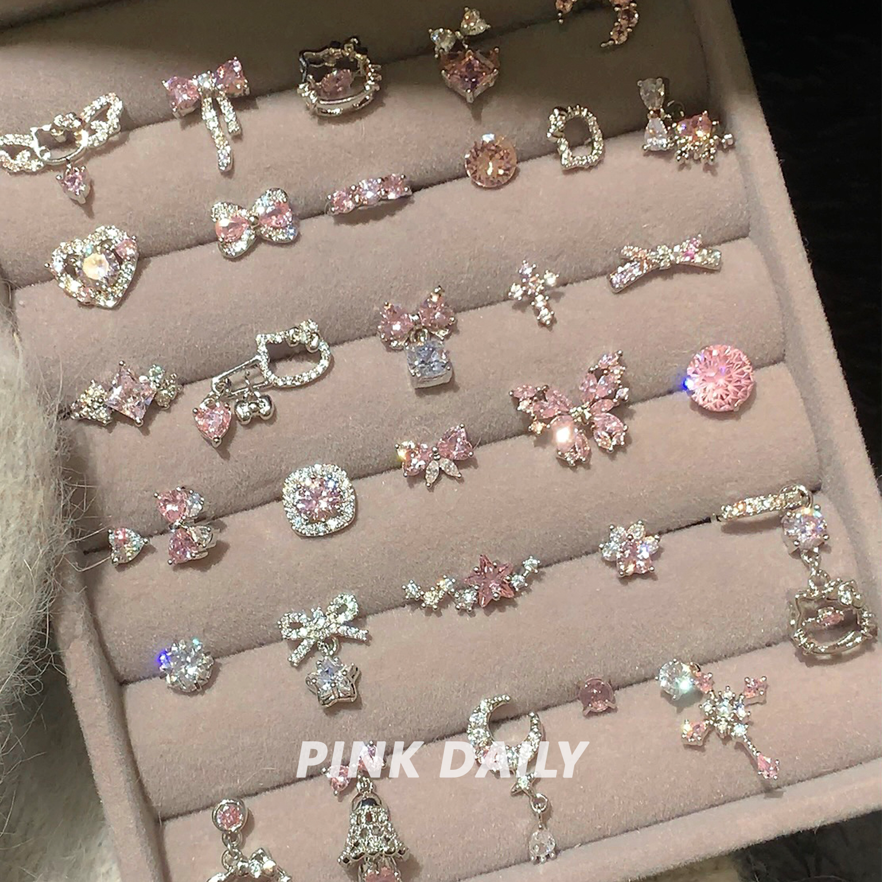 Pink Daily爆闪粉色锆石蝴蝶结爱心钛钢耳钉独特耳骨钉耳蜗钉耳饰