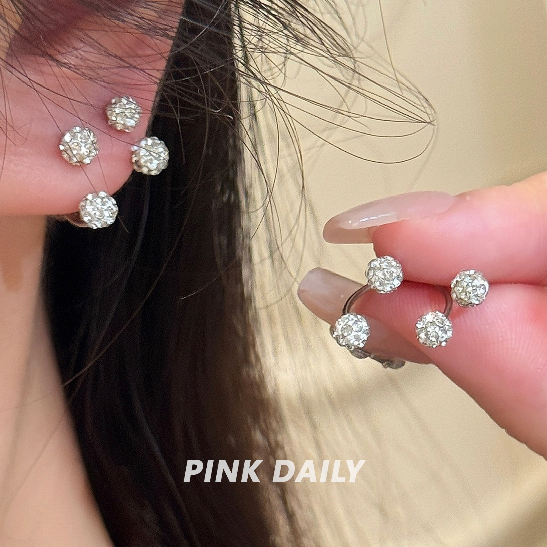Pink Daily爆闪满钻锆石双球马蹄环钛钢耳钉女高级精致耳骨钉耳饰图片